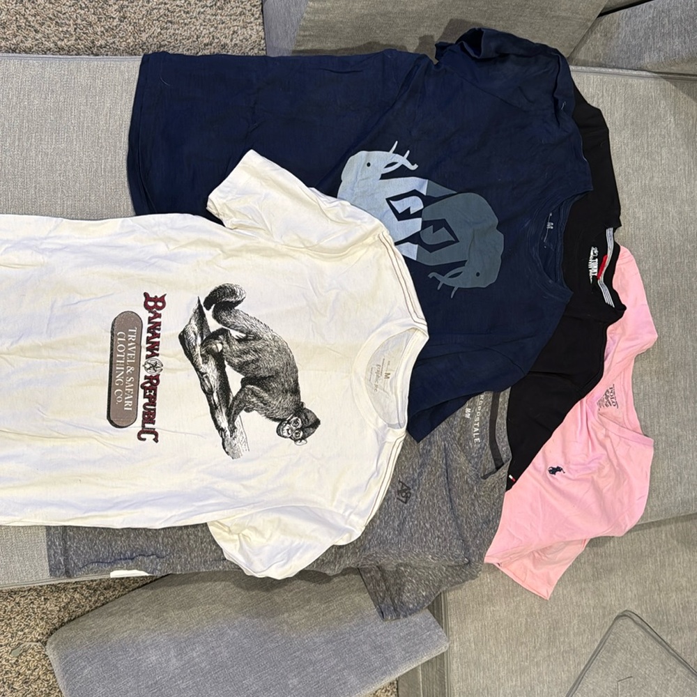 Men’s Shirt Bundle - Lot of 5 (Size Medium)